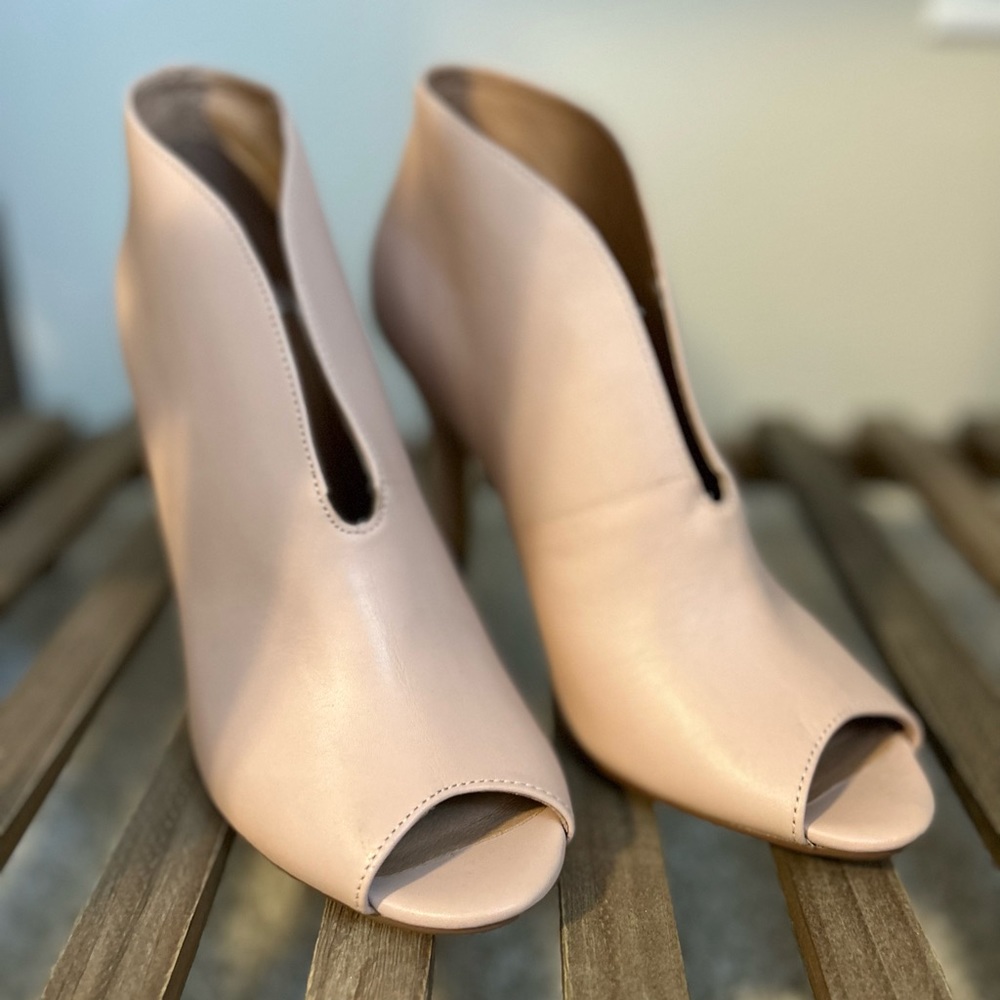 BRAND NEW! Spring/Summer women’s heels